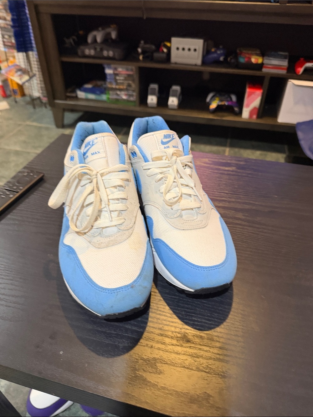 Nike Men’s  Air Max size 11  White & Light Blue
